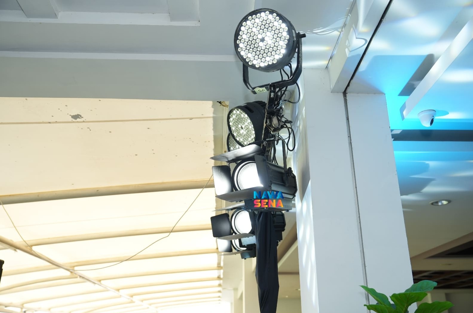 Lampu Sorot 1